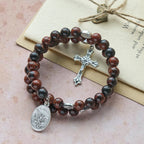 Chapelet bracelet en fil à mémoire de forme obsidienne acajou naturelle avec Jésus