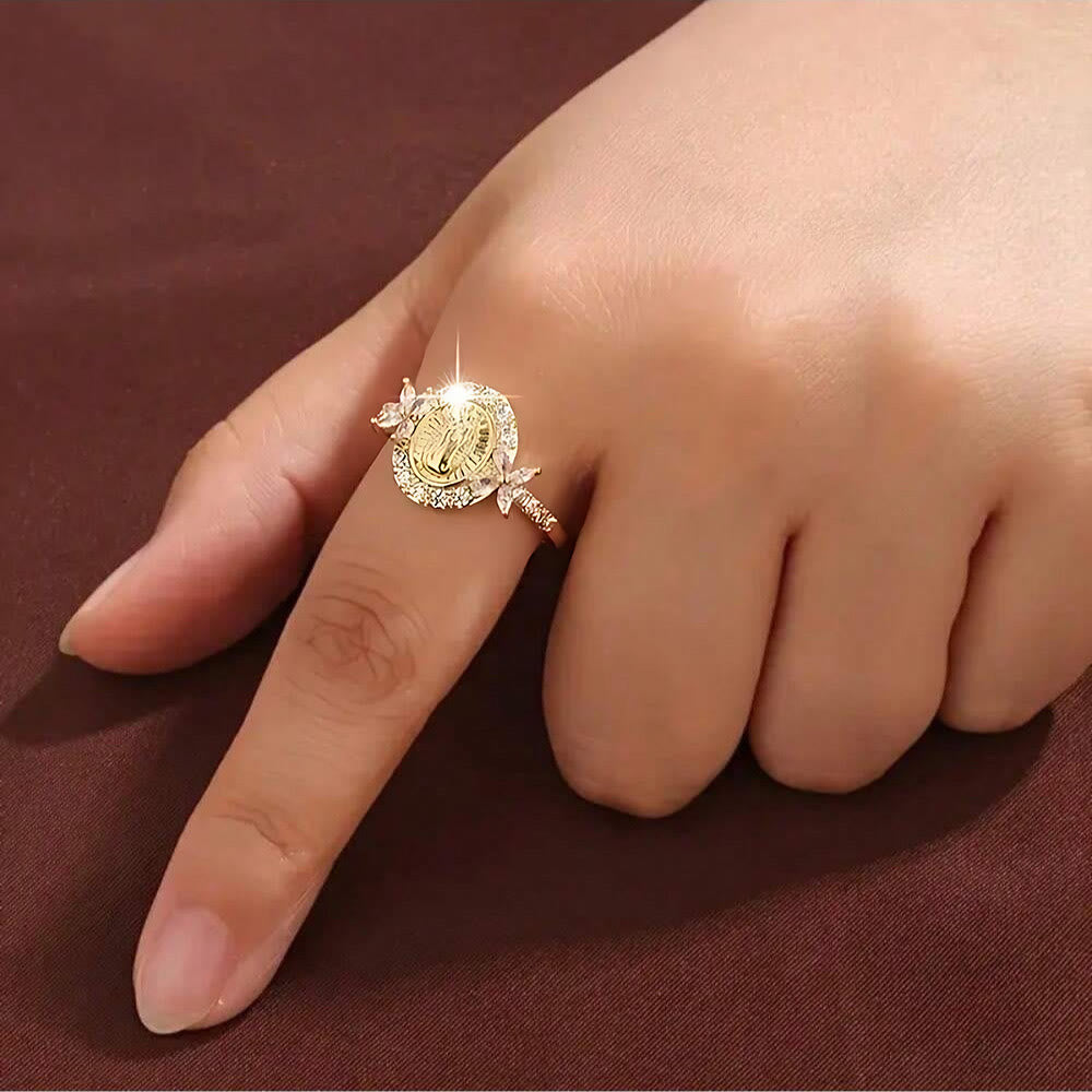 Bague élégante emblème Vierge Marie : un détail sacré pour la dévotion quotidienne