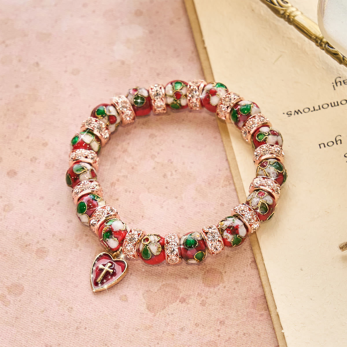 Pulsera de Cuentas Rojas Esmaltadas con Colgante de Cruz y Corazón