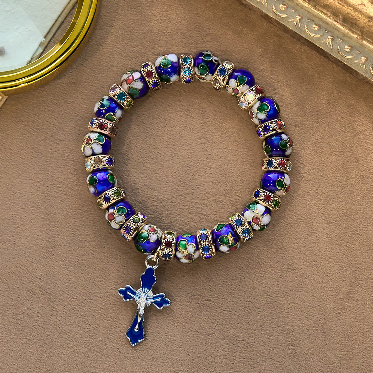 Bracelet détaillé en perles de cloisonné bleues avec crucifix