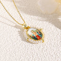 Collar con colgante de icono sagrado: Delicado acento de fe para uso diario