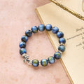 Pulsera de cuentas de resina con cruz brillante: Tierna devoción para los momentos diarios