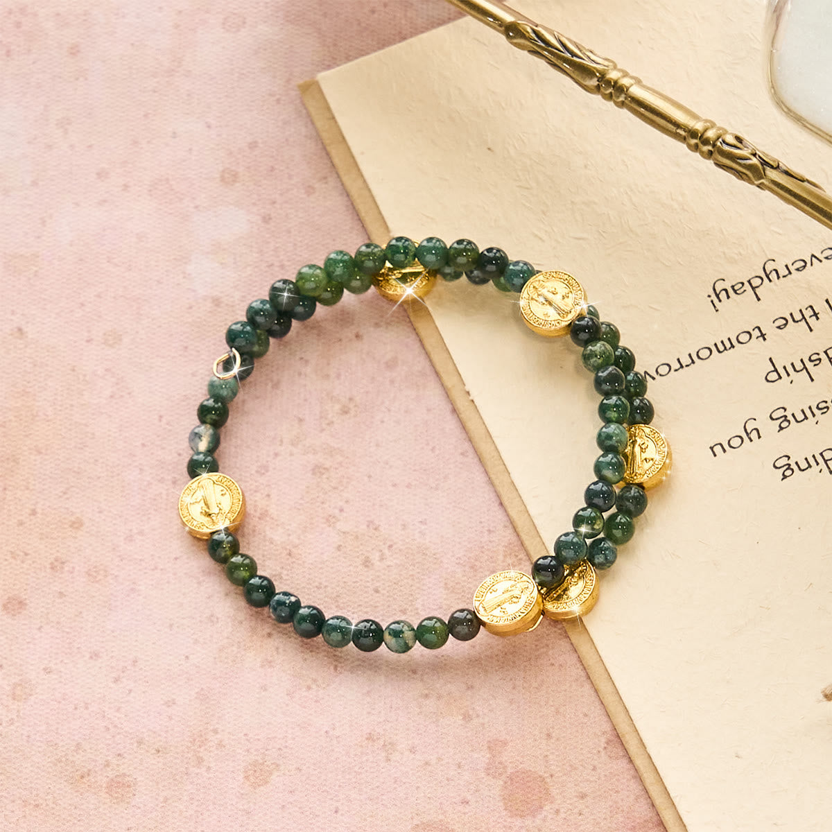 Pulsera de rosario de alambre de memoria de ágata de hierba acuática: tierna devoción para los momentos cotidianos