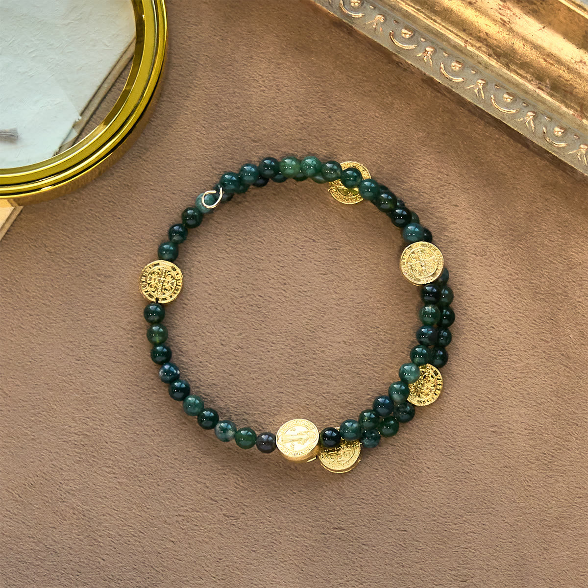 Pulsera de rosario de alambre de memoria de ágata de hierba acuática: tierna devoción para los momentos cotidianos