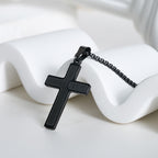 Collier Croix Minimaliste avec Détail « JESUS » : Expression Discrète de la Foi