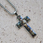 Cruz de Vidrio Impreso: Fe Artística Cerca del Corazón