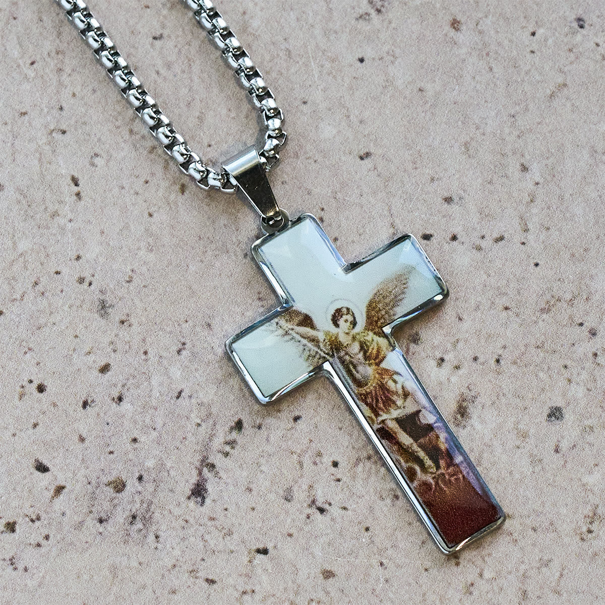 Cruz de Vidrio Impreso: Fe Artística Cerca del Corazón