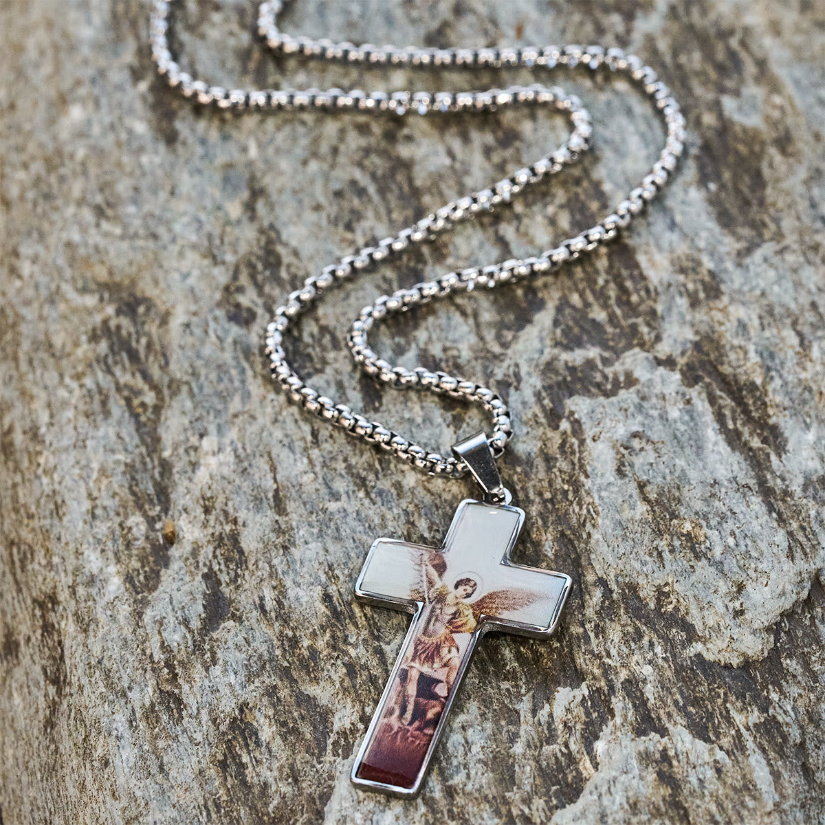 Cruz de Vidrio Impreso: Fe Artística Cerca del Corazón