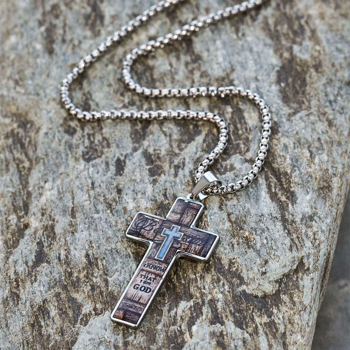 Cruz de Vidrio Impreso: Fe Artística Cerca del Corazón