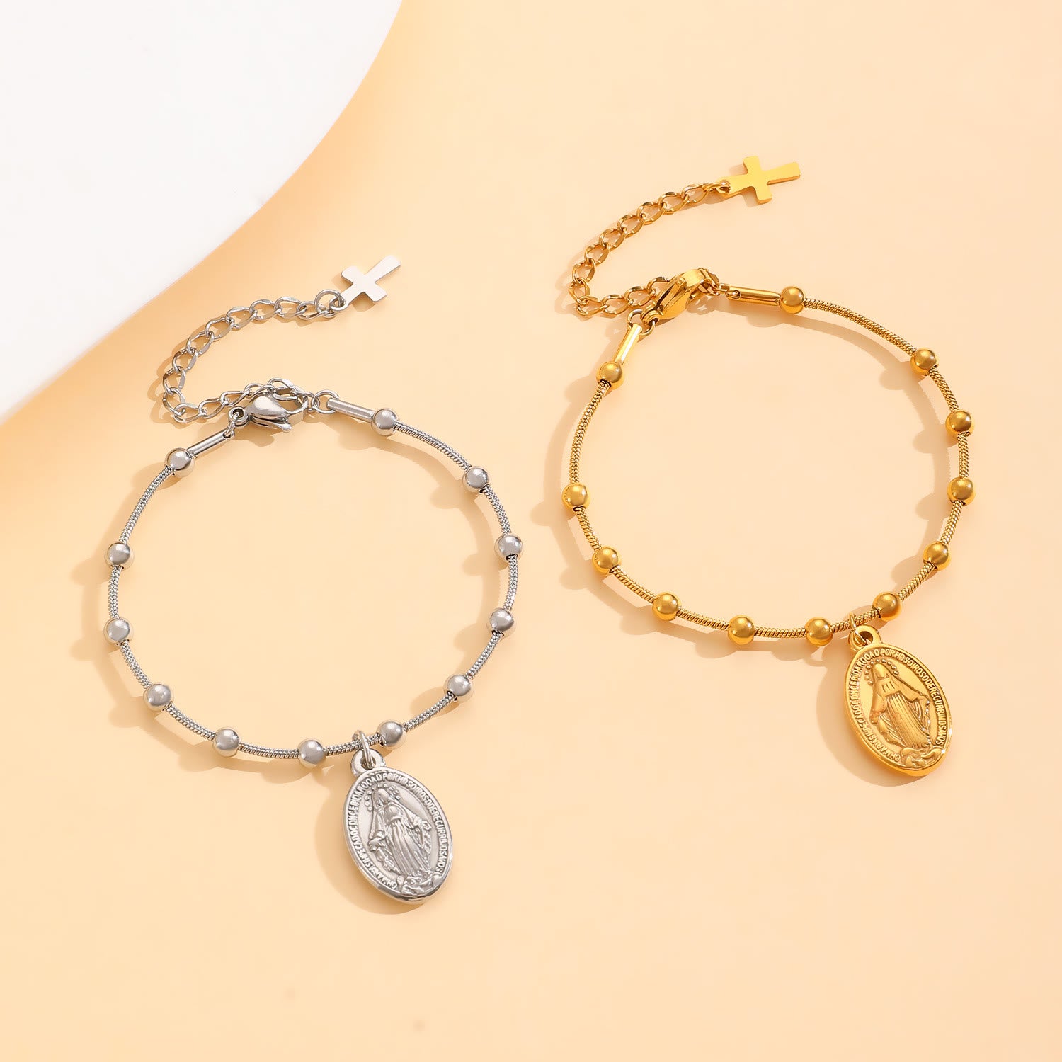 Pulsera Medalla de la Virgen con Acabado de Cruz: Recordatorio de Fe y Cuidado para Uso Diario