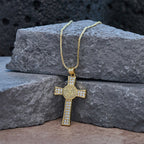 Collier croix de la série Emblème Saint-Benoît : Un rappel de foi et de grâce au quotidien