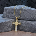 Collier croix de la série Emblème Saint-Benoît : Un rappel de foi et de grâce au quotidien
