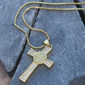 Collier croix de la série Emblème Saint-Benoît : Un rappel de foi et de grâce au quotidien