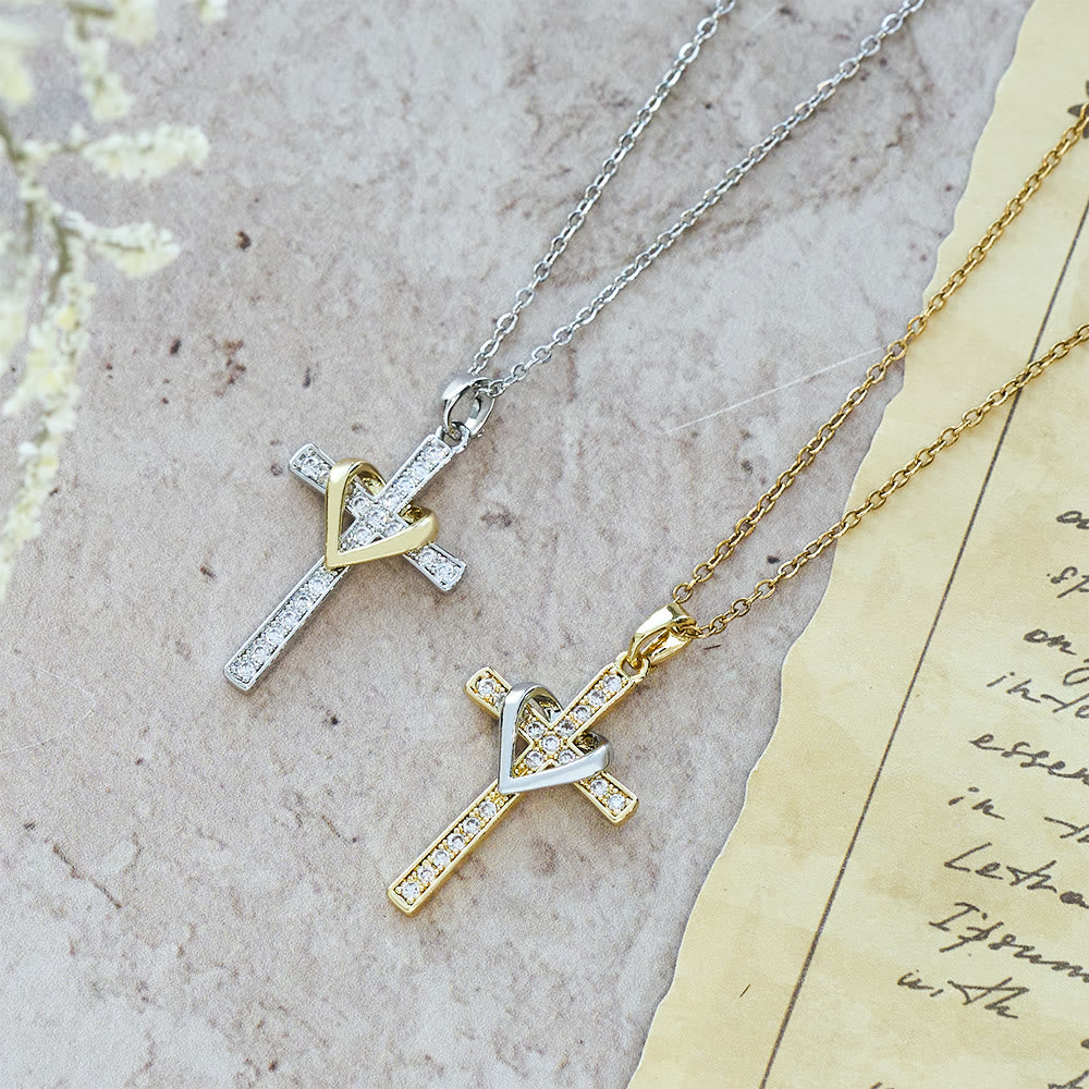 Collar Corazón y Cruz Bicolor con Circonitas: Fusión de Amor y Fe