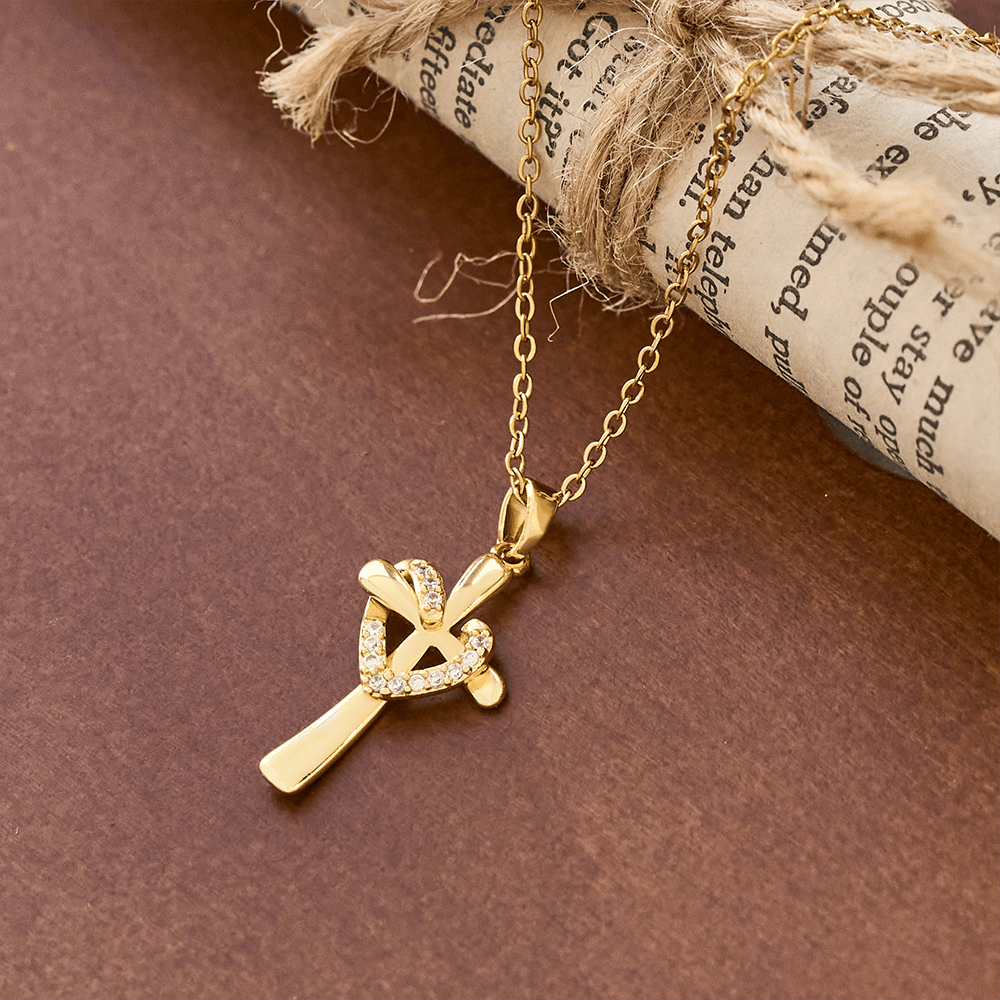 Collar Corazón y Cruz Bicolor con Circonitas: Fusión de Amor y Fe