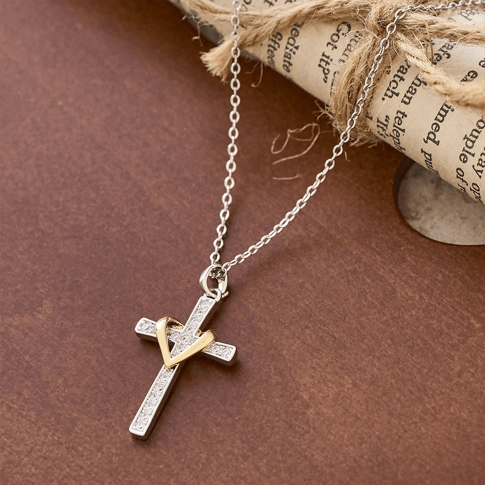 Collar Corazón y Cruz Bicolor con Circonitas: Fusión de Amor y Fe