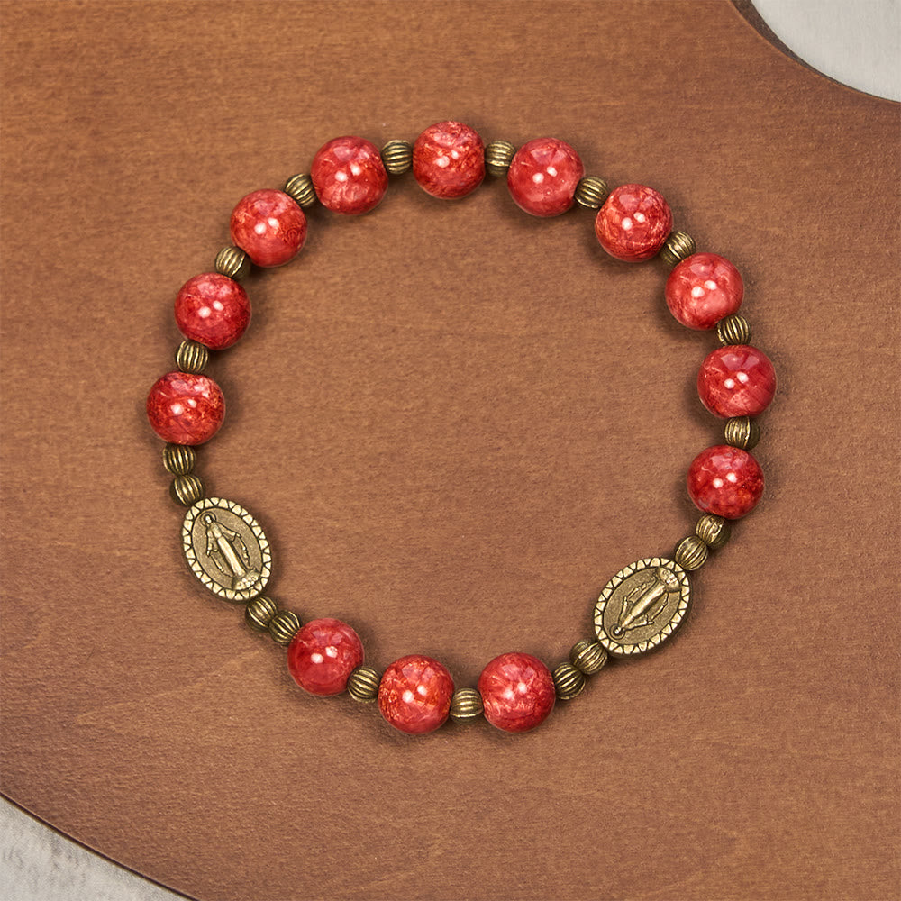 Pulsera de Vidrio Rojo y Verde Vintage con Medalla Milagrosa: Recordatorio de Fe y Gracia para Uso Diario