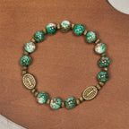 Pulsera de Vidrio Rojo y Verde Vintage con Medalla Milagrosa: Recordatorio de Fe y Gracia para Uso Diario