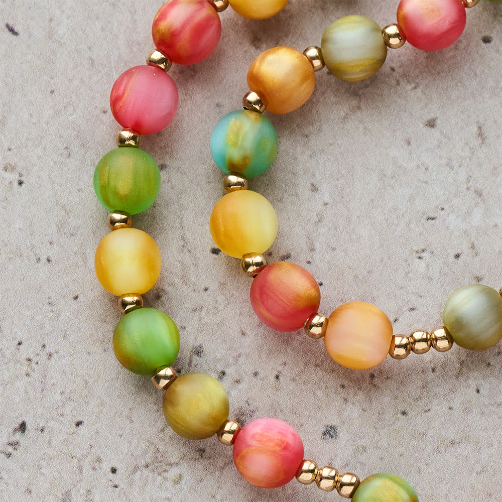 Pulsera de Rosario Fe Vibrante Resplandor Arcoíris: Cuentas Coloridas y Nuestra Señora Sagrada Dorada