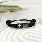 Bracelet Drapeau Américain et Croix avec Carte : Une Foi Concrète Riche de Sens