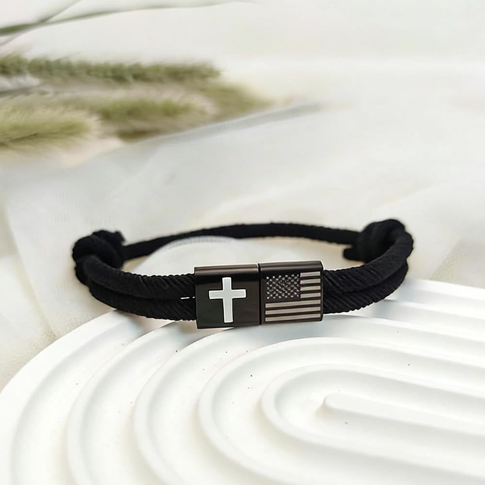 Bracelet Drapeau Américain et Croix avec Carte : Une Foi Concrète Riche de Sens