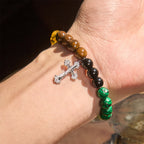 Pulsera de fe de piedras multinaturales con piedras surtidas y cruz: Fe que brilla naturalmente
