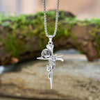 Collier croix foi avec roses et motifs floraux gothiques