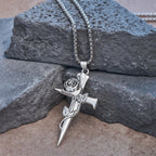Collier croix foi avec roses et motifs floraux gothiques