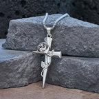 Collier croix foi avec roses et motifs floraux gothiques