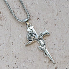 Collier croix foi avec roses et motifs floraux gothiques