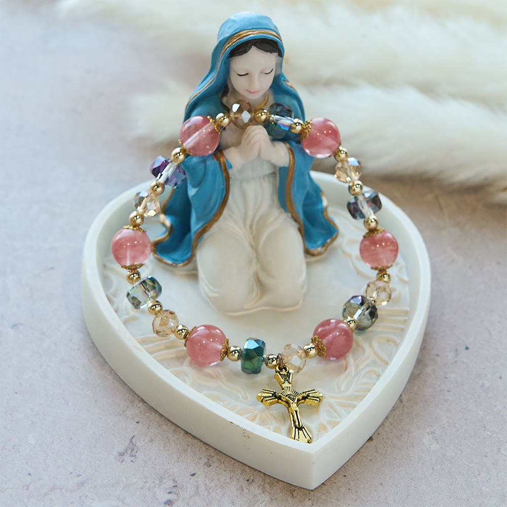 Bracelet perles roses en cristal et facettées avec crucifix doré : Une foi éblouissante pour votre style quotidien
