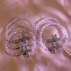 Bracelet Croix Blanc & Bleu Paon : La Foi Enlacée de Reflets Scintillants