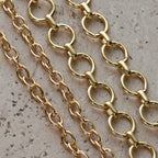 Collier croix martelée : foi contemporaine et dévotion élégante
