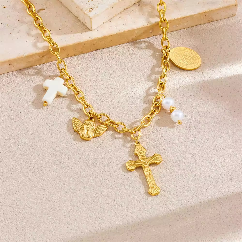 Collier croix et médaille triple : Dévotion délicate au quotidien