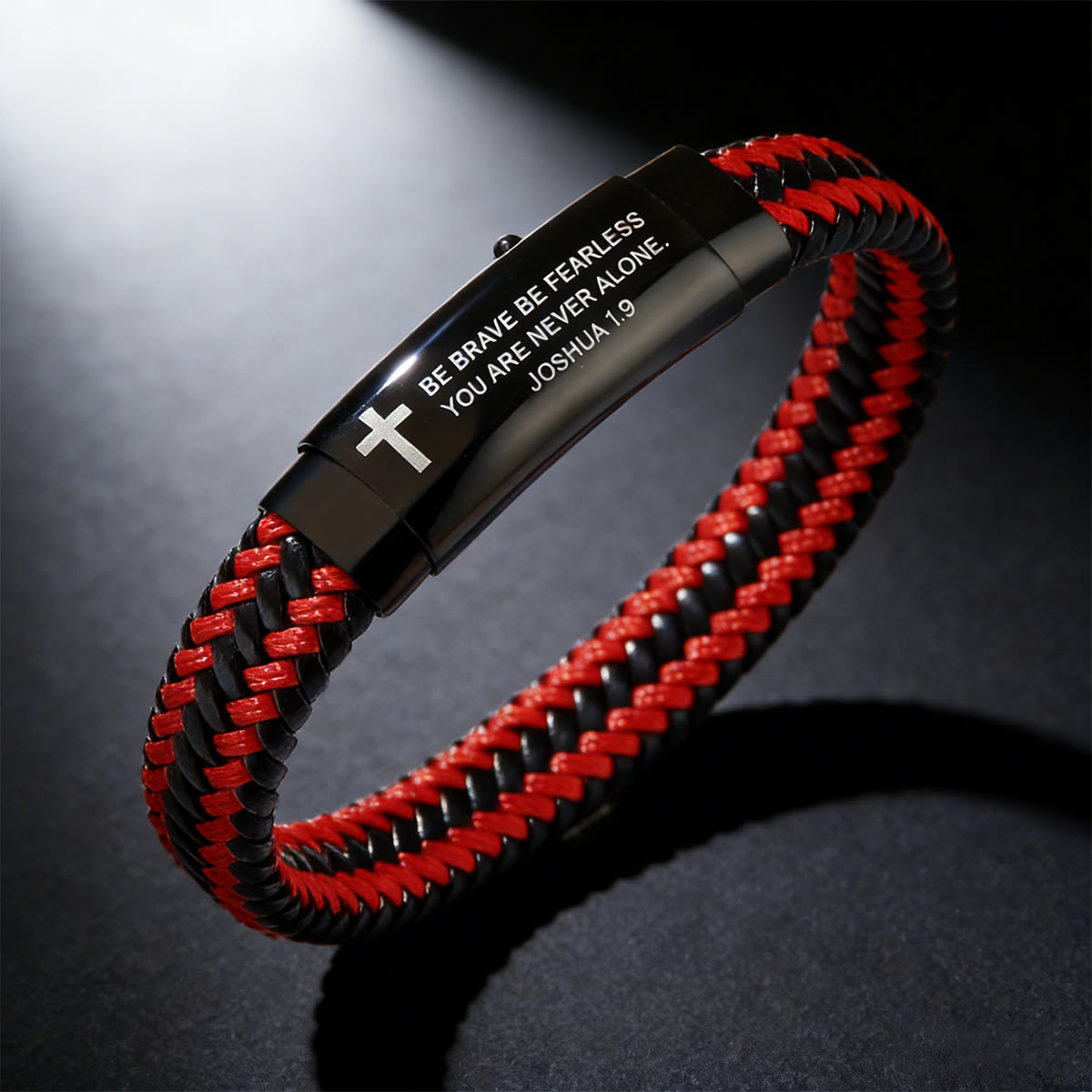 Bracelet en cuir tressé avec croix - Josué 1:9 : Courage audacieux au quotidien