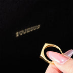 Anillo "I Love JESUS" Esculpido con Luz: Amor Radiante para Llevar a Diario