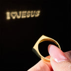Anillo "I Love JESUS" Esculpido con Luz: Amor Radiante para Llevar a Diario