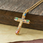 Collier en Acier Titane Rétro Bohème avec Croix et Zircons Colorés
