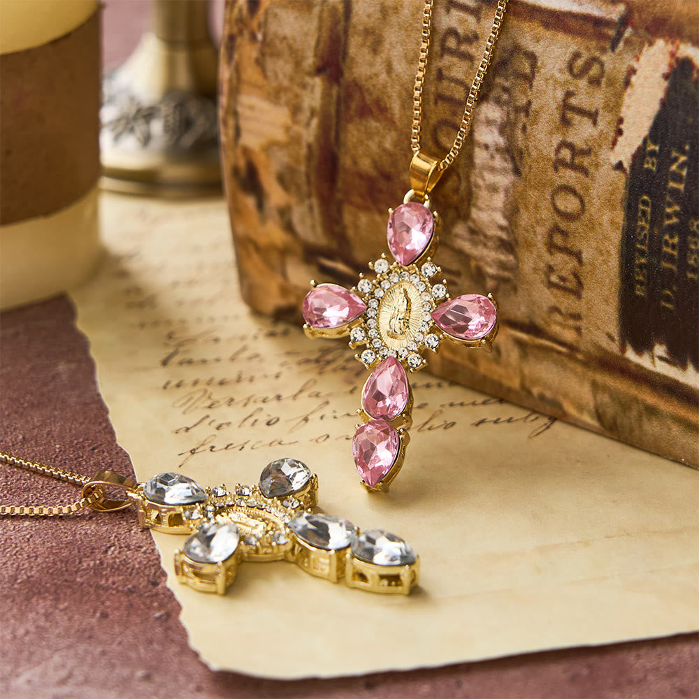 Collar con cruz de la Virgen María de diamantes