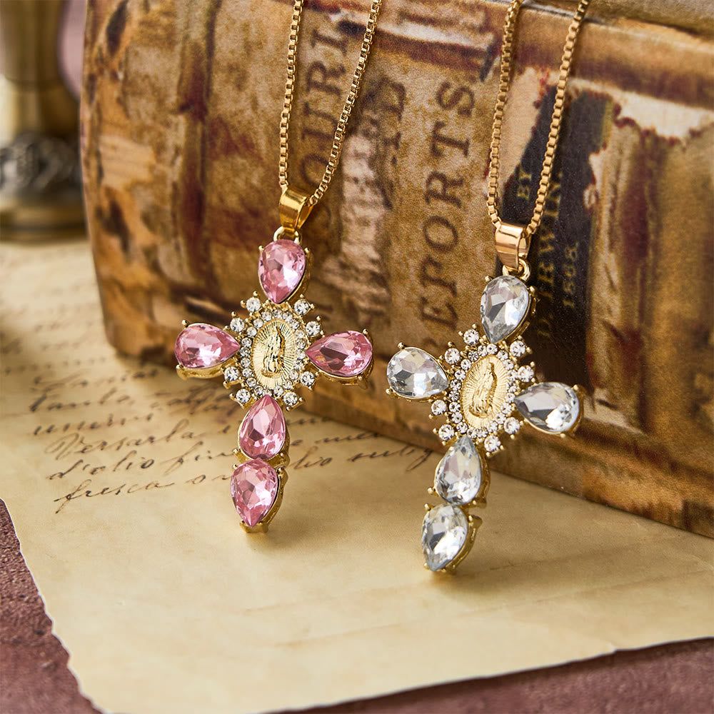 Collar con cruz de la Virgen María de diamantes