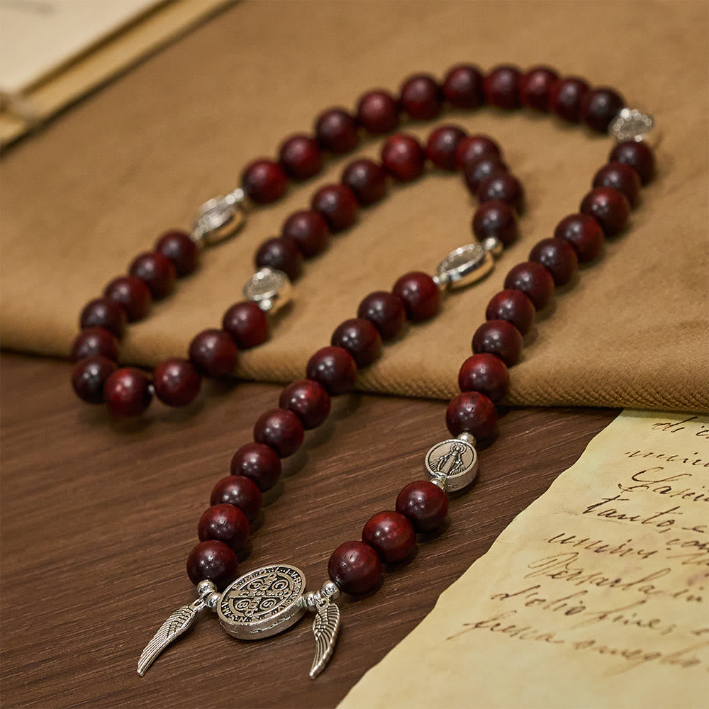 Pulsera de doble protección de cuentas de madera con San Benito y Medalla Milagrosa