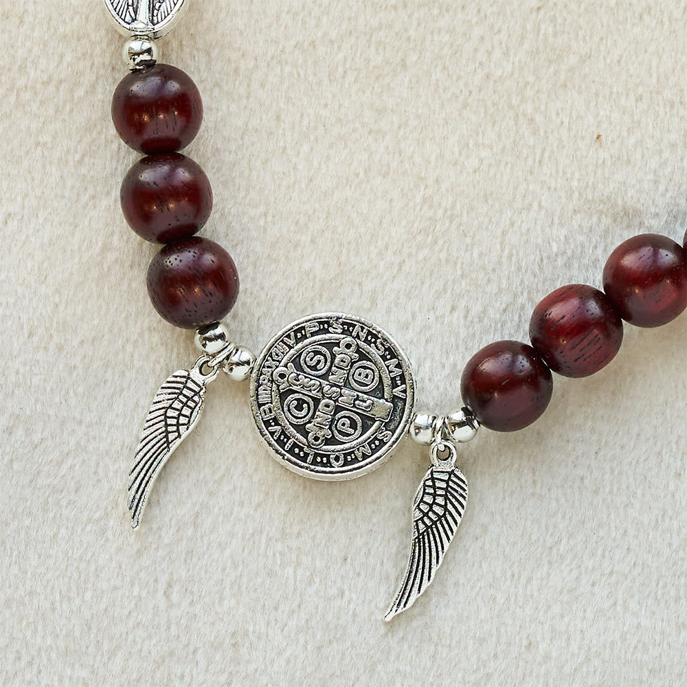 Pulsera de doble protección de cuentas de madera con San Benito y Medalla Milagrosa
