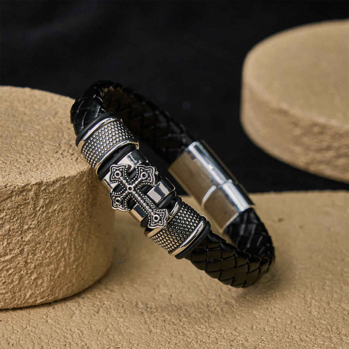 Pulsera clásica de cuero de la Santa Cruz de dos tonos con diseño trenzado