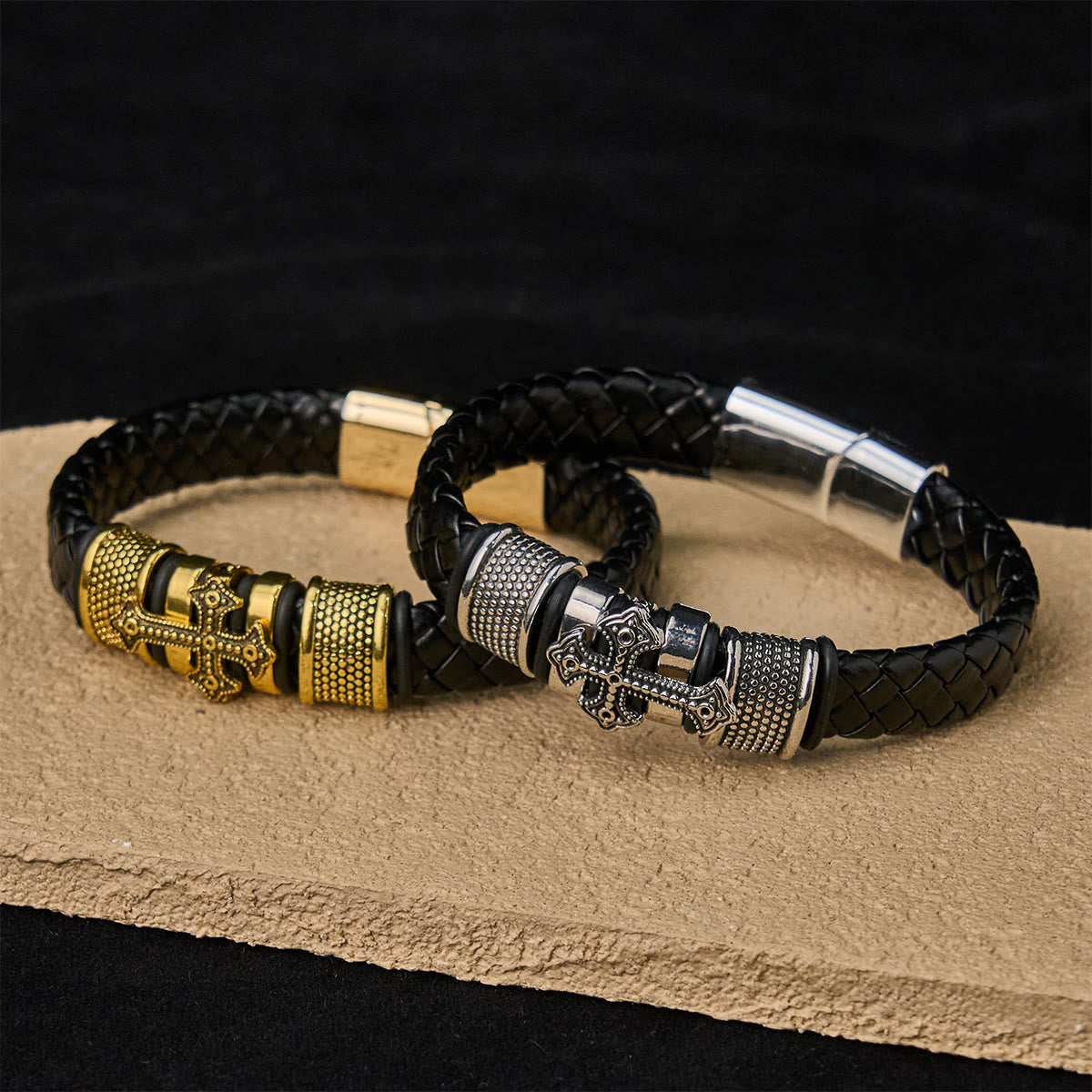 Pulsera clásica de cuero de la Santa Cruz de dos tonos con diseño trenzado