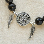 Pulsera de cuentas de sándalo con Medalla Milagrosa y alas de ángel