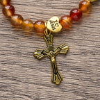 Pulsera Rosario de Caramelo Cálido con Acento JESÚS y Compañero de Fe de Nuestra Señora