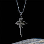 Collier croix en alliage structuré : Bijou de foi moderne à plusieurs niveaux