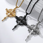 Croix à trois styles avec collier épineux : un rappel discret de sa rédemption.