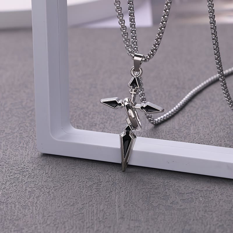 Collier en métal poli avec anneaux emboîtés : Le souvenir de son emprise éternelle