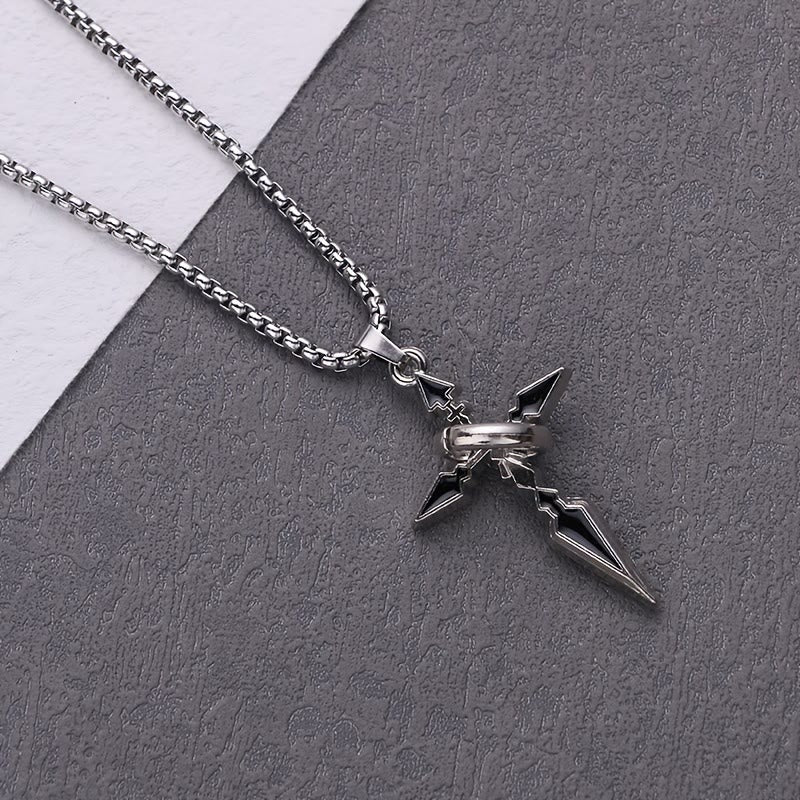 Collier en métal poli avec anneaux emboîtés : Le souvenir de son emprise éternelle